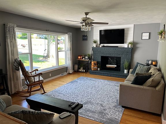 3rd image of 1218 Robin Dr.