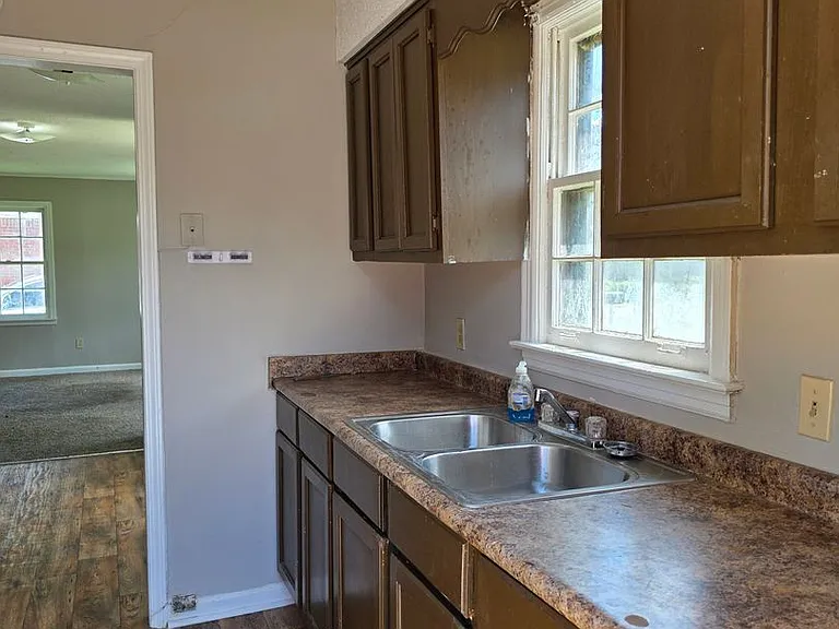 1808 Scottwood St — Photo 2
