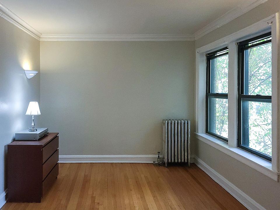 1st image of 1433 W Carmen Ave APT 1G