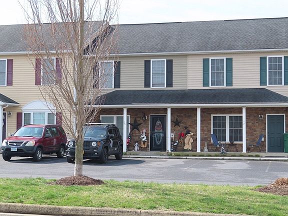 3rd image of 15 Cantermill Ln