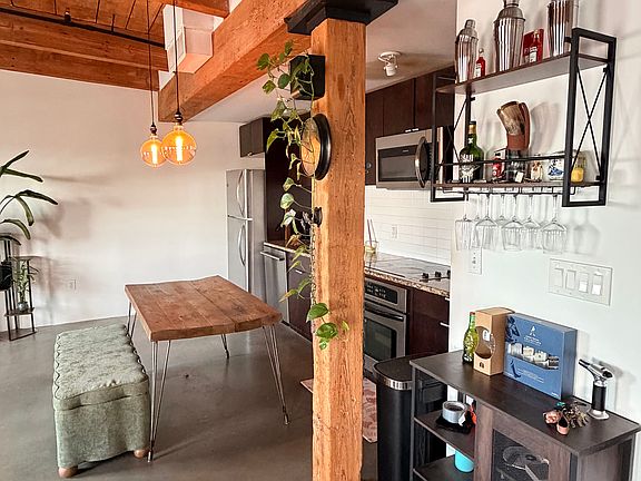 3rd image of 90 Wareham St #511
