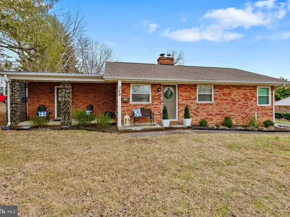 324 S Buckmarsh St, Berryville, VA 22611