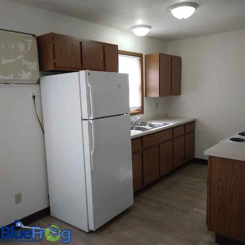 2 bed, 1.0 bath, $899 — Photo 2