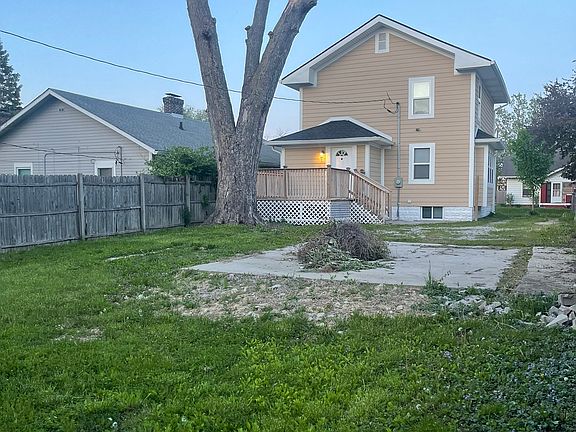 2nd image of 880 N Gladstone Ave