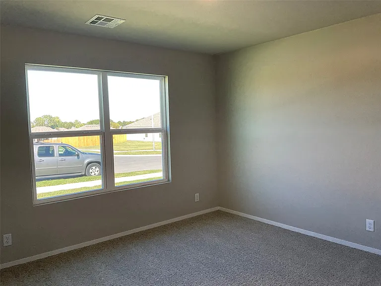 1105 W Abilene Rd — Photo 16
