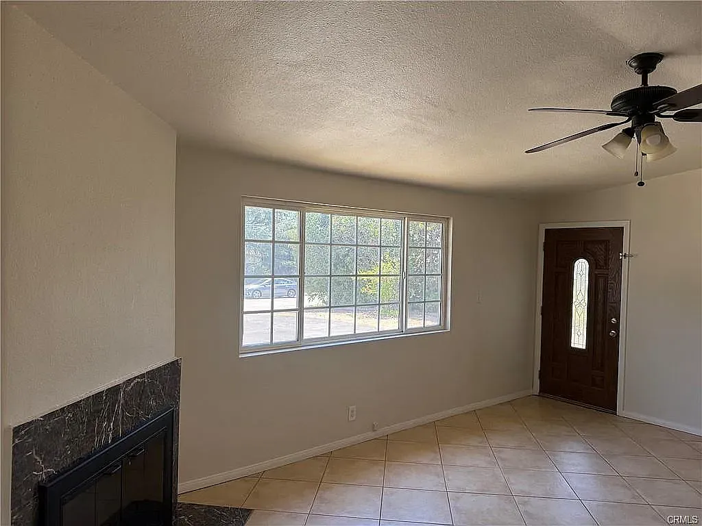 3 bed, 1337 sqft, $3,650 — Photo 2