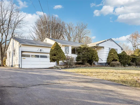 25 Freund Drive, Nanuet, NY 10954