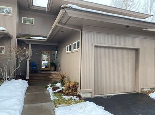 61875 Broken Top Dr APT 28, Bend, OR 97702