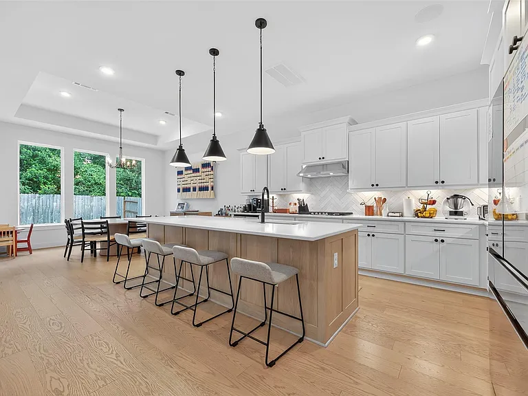 9722 Dani Lake Dr — Photo 16