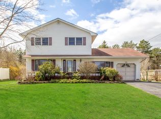480 8th St, Bohemia, NY 11716