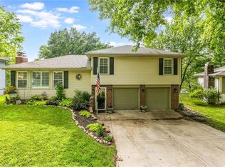 5710 NW High Hill St, Parkville, MO 64152