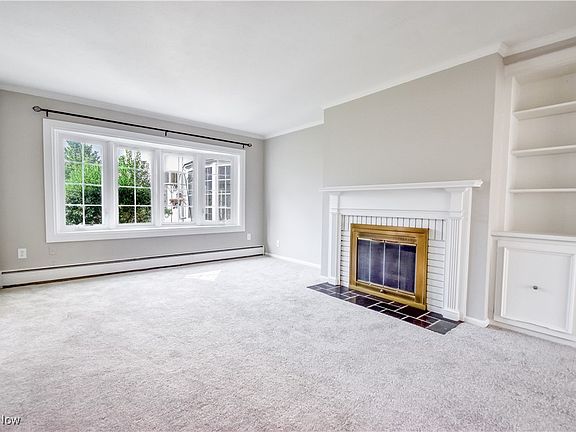 5th image of 4 Meadowlawn Dr Unit 7