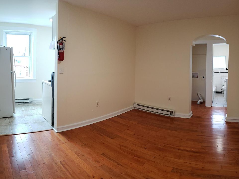 1st image of 2060 E Huntingdon St APT 6