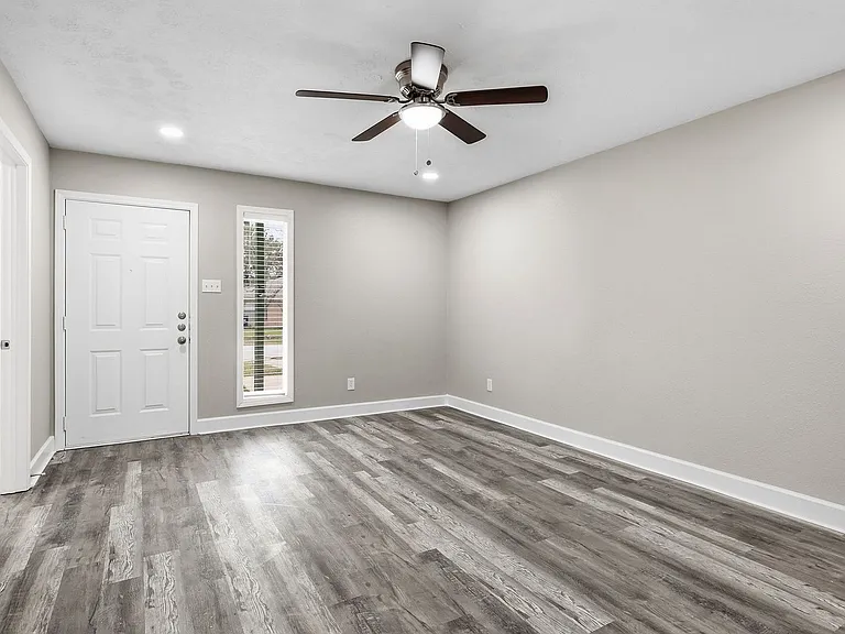 707 Vassar Ct — Photo 23