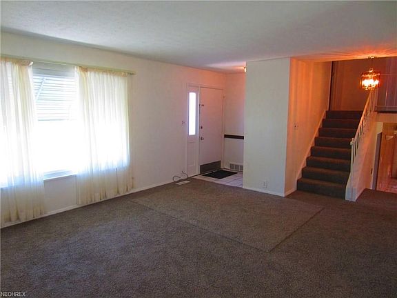 3rd image of 35686 Hobbie Dr
