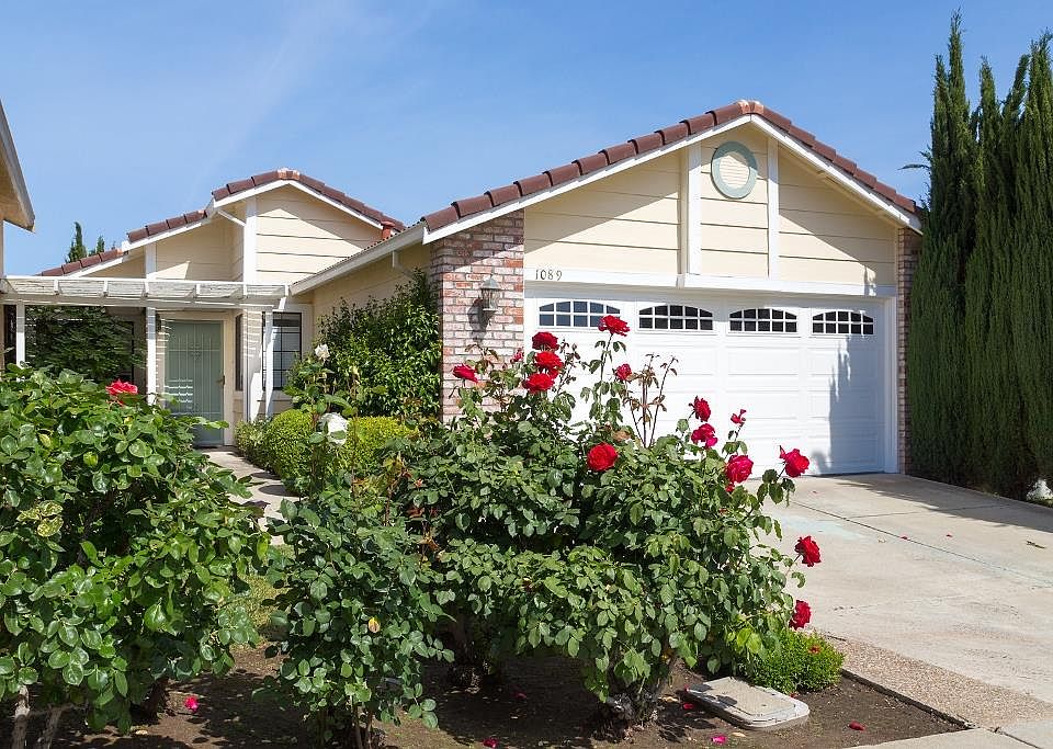 1st image of 1089 Minoru Dr