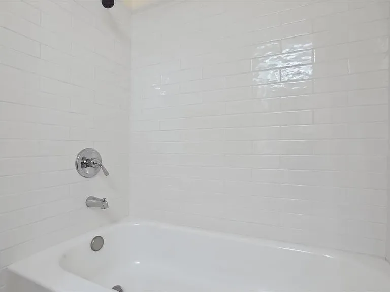 2401 Leon St #210 — Photo 25