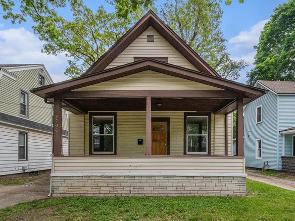 2206 Francis Ave SE, Grand Rapids, MI 49507