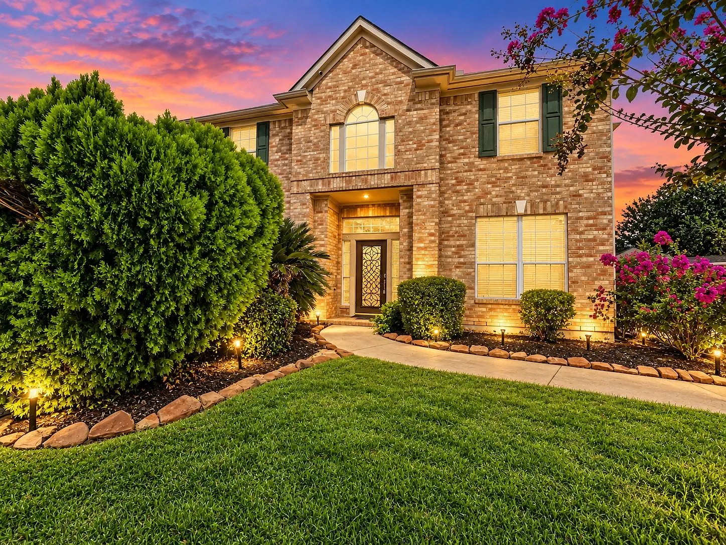 5 bed, 3.5 bath, 3250 sqft, $2,800 — Photo 2