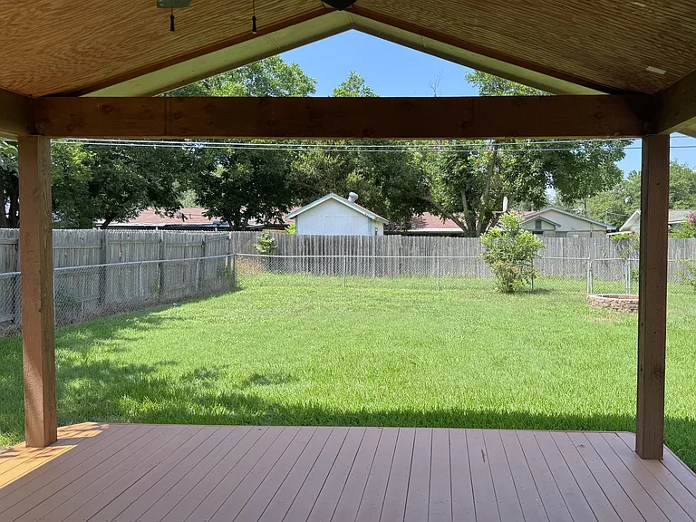 635 Pine St — Photo 17