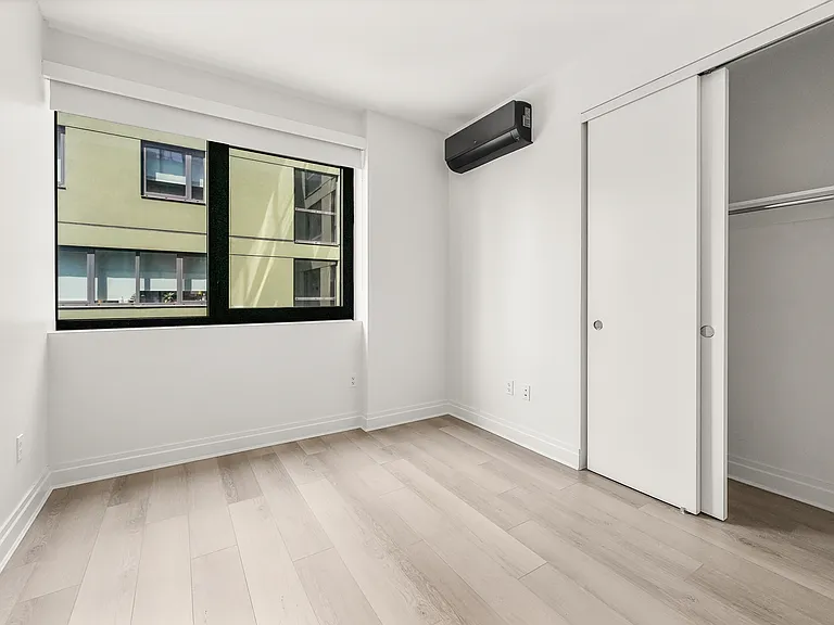 10-25 Jackson Ave #9B — Photo 8