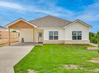 305 N 1st St, Mertzon, TX 76941