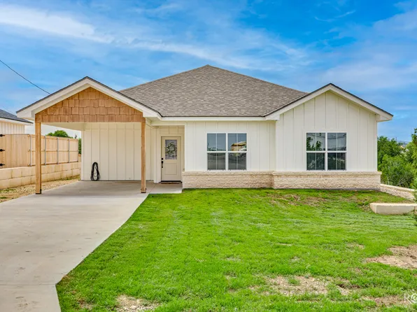 305 N 1st St, Mertzon, TX 76941