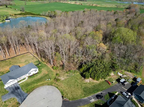 Kennedy Ridge Ct, Stuarts Draft, VA 24477