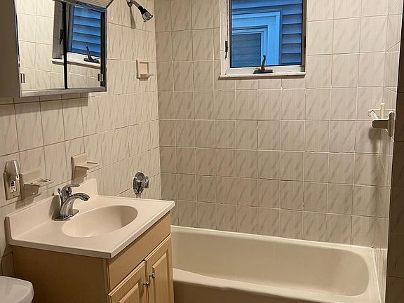 3rd image of 535 Washington Ave #1A