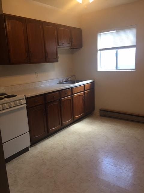 2nd image of 1009 Franklin St #1