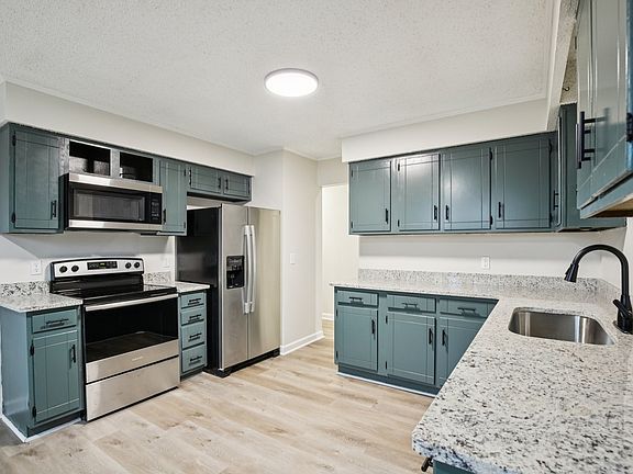 5th image of 3929 Bradley Ct
