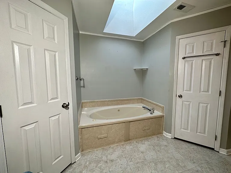 141 Victoria Dr — Photo 12