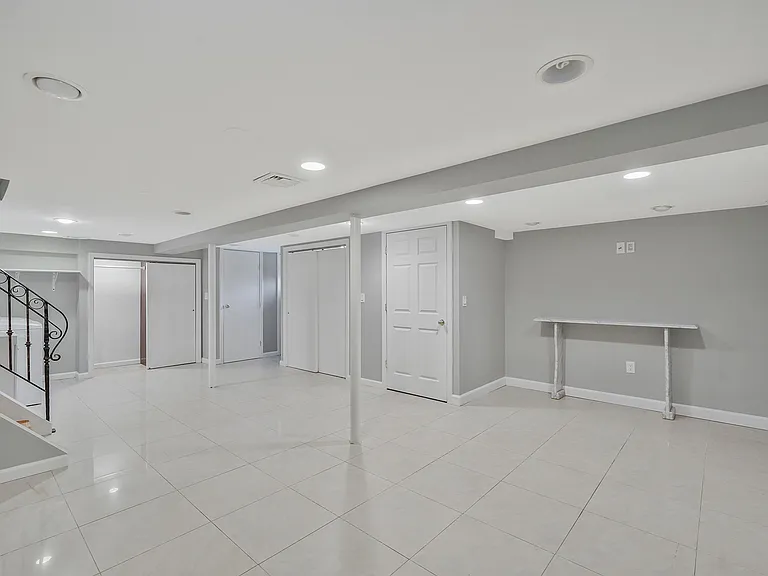 1072 Hicksville Rd — Photo 13