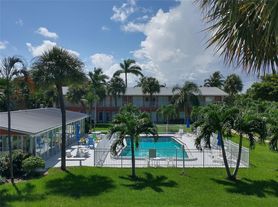 3212 SE 8th St, Pompano Beach, FL