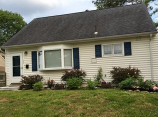 32 Kendall Dr, Parlin, NJ 08859