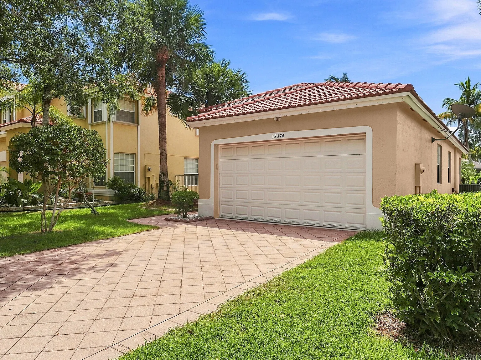 3 bed, 2.0 bath, 1488 sqft, $3,500 — Photo 2
