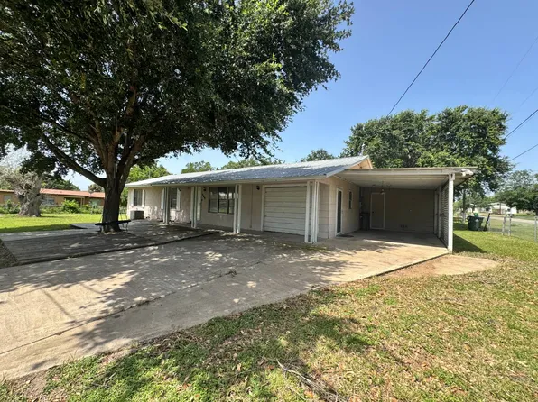 709 Leckie St, Runge, TX 78151