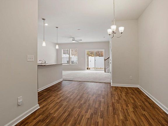 5th image of 369 White Oak Ridge Dr