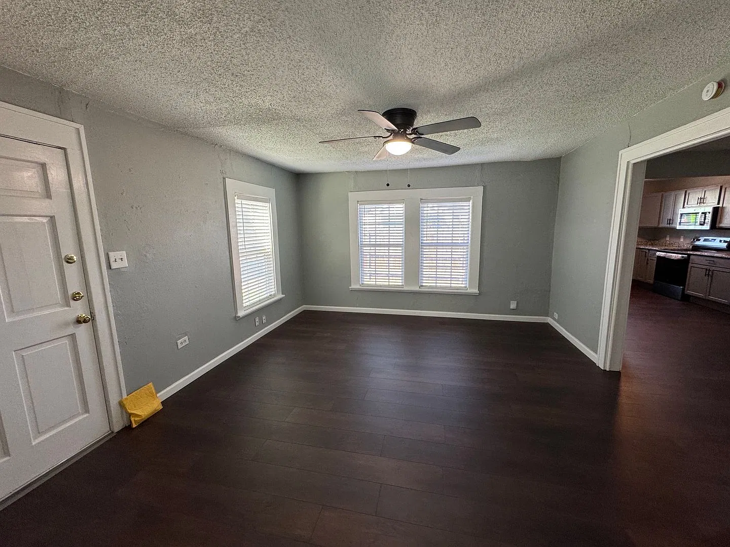 Large 4 Bedroom in Central Waco — Photo 3
