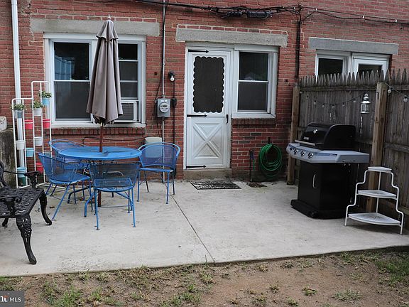3rd image of 317 W Salaignac St