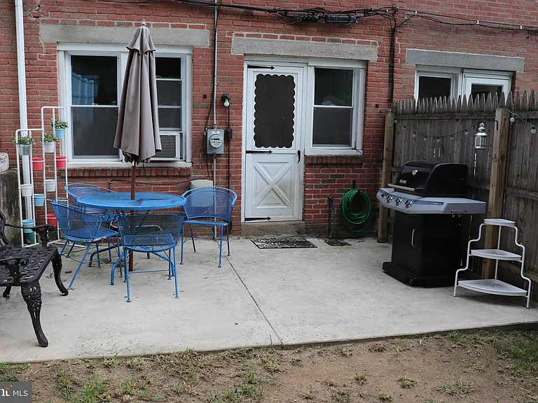 317 W Salaignac St — Photo 3