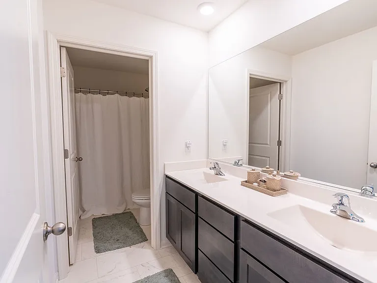 2671 Seeley St — Photo 9
