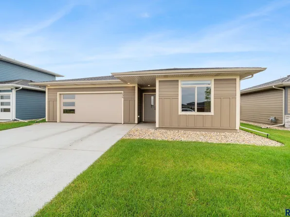 236 Lydia Ct, Harrisburg, SD 57032