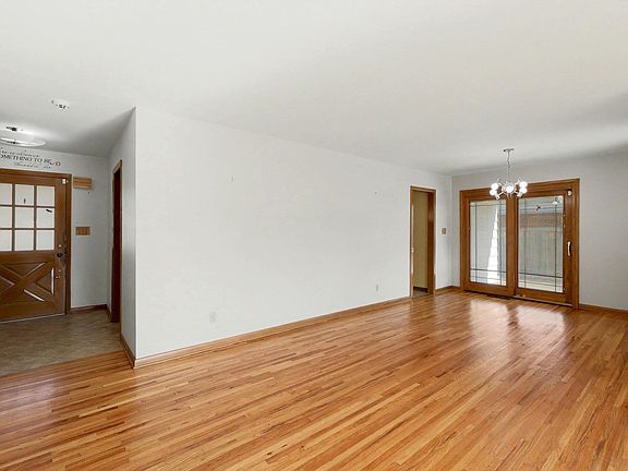 3rd image of 6415 E Rockwood Rd