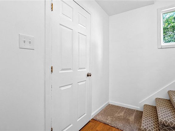 4th image of 119 S Neconi Ave