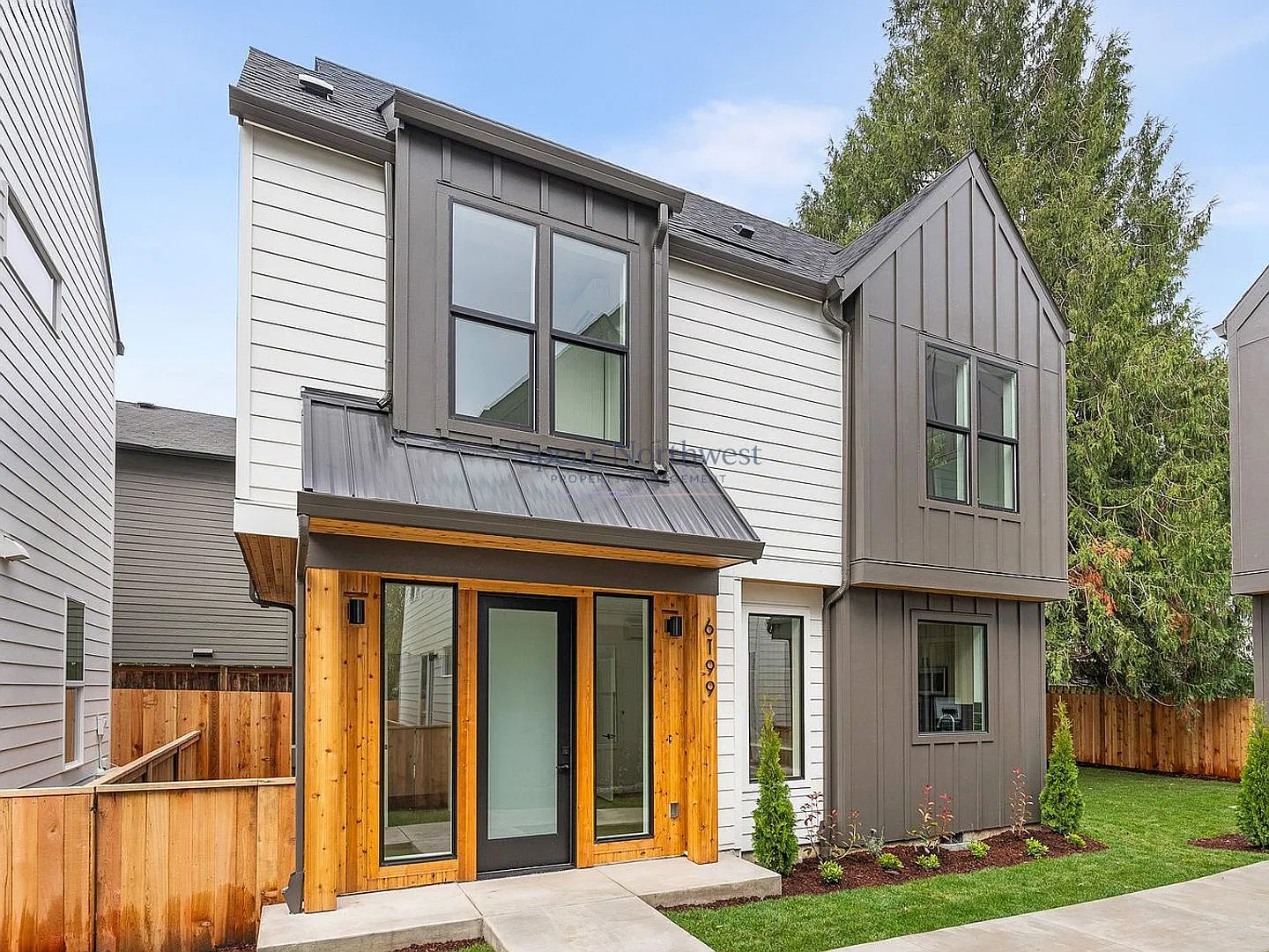 Modern Luxury Home In University Park | 2 Bedrooms | 2.5 Bathrooms — Photo 1