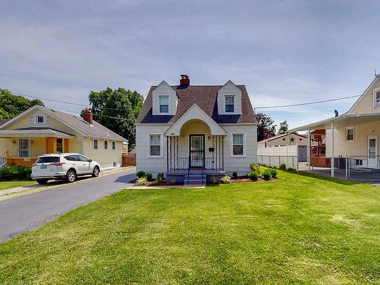 4168 Sherman Ave — Photo 2