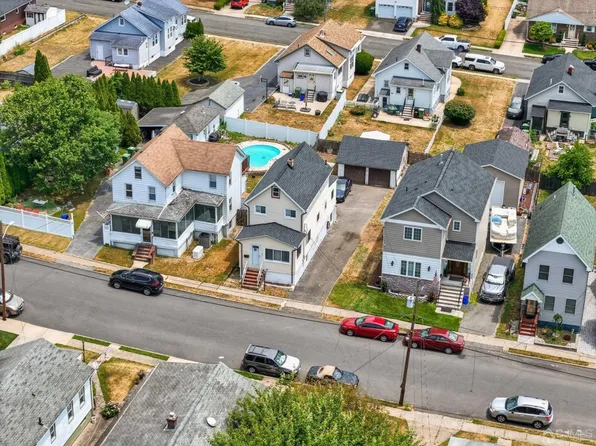 18-18 Outlook Ave, Sayreville, NJ 08872