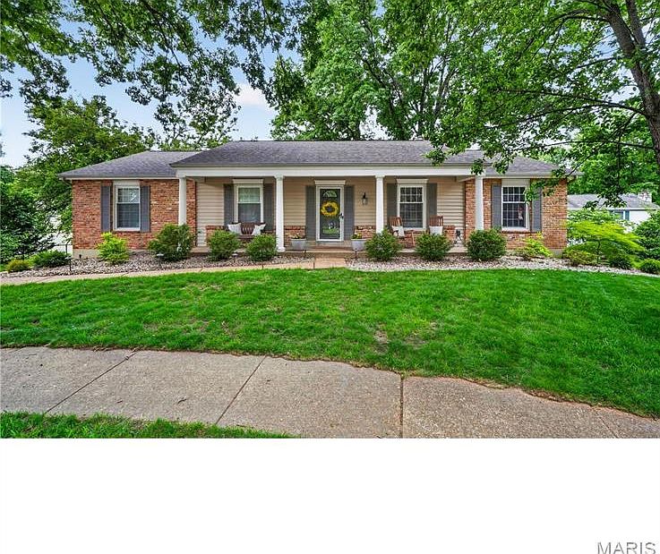 1st image of 15580 Clover Ridge Dr