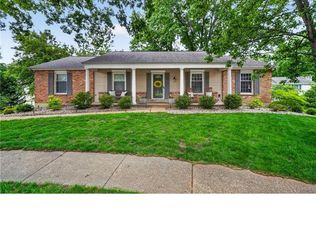 15580 Clover Ridge Dr, Chesterfield, MO 63017